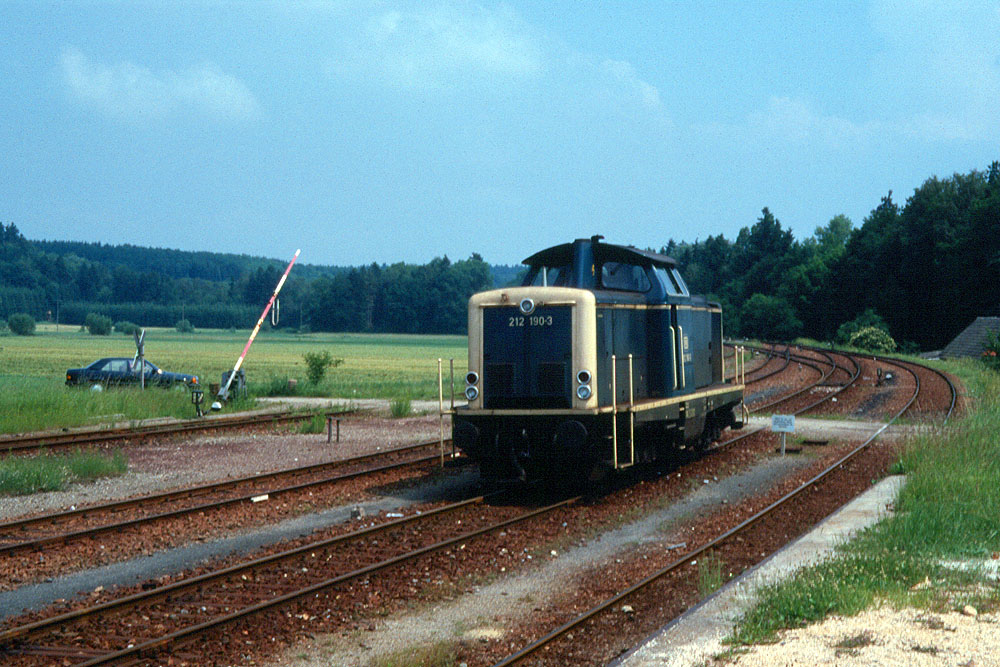 https://www.eisenbahnfotograf.de/datei/Juni 1986/1240228 DB 212190 Krauchenwies 21.6.86.jpg